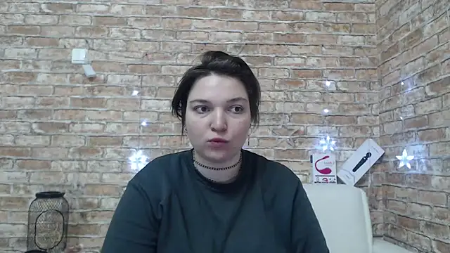 Amelia Kiss  online show from February 20, 2026, 1:02 am