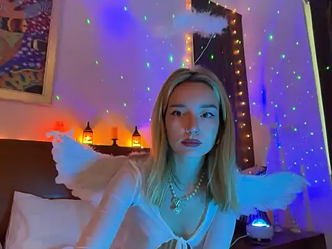 SirenaBelle online show from October 25, 2025, 12:10 am