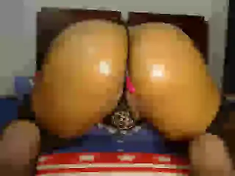 Snapshot of luisaqueenxxx chatting on March 19, 2025, 8:54 pm luisaqueenxxx online show from March 19, 2025, 8:54 pm