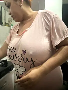 Bruninhaa34 online show from November 2, 2025, 7:41 pm