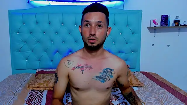 Snapshot of Bad_Couple_1 chatting on October 12, 2025, 10:33 pm Bad Couple 1 online show from October 12, 2025, 10:33 pm