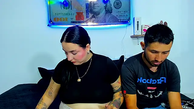 Snapshot of Bad_Couple_1 chatting on March 23, 2025, 1:31 am Bad Couple 1 online show from March 23, 2025, 1:31 am