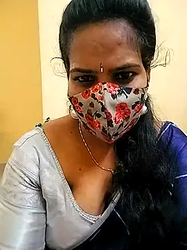 melina214 online show from April 28, 2026, 4:33 pm