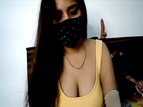 Snapshot of Gloie4u chatting on April 18, 2026, 12:40 pm Gloie4u online show from April 18, 2026, 12:40 pm