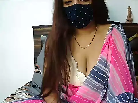 Gloie4u online show from December 15, 2025, 5:24 am