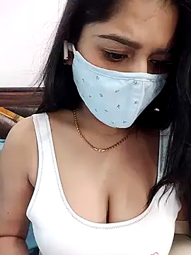 Gloie4u online show from March 17, 2025, 12:04 pm