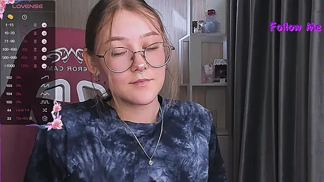 Snapshot of bunny_bubble chatting on January 10, 2025, 1:21 am bunny bubble online show from January 10, 2025, 1:21 am