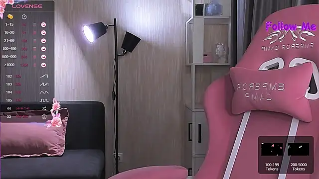 Snapshot of bunny_bubble chatting on December 5, 2024, 9:44 pm bunny bubble online show from December 5, 2024, 9:44 pm