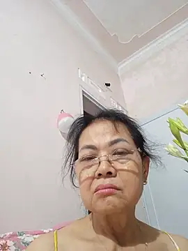 Snapshot of Hotestlove chatting on May 17, 2026, 2:28 pm Hotestlove online show from May 17, 2026, 2:28 pm
