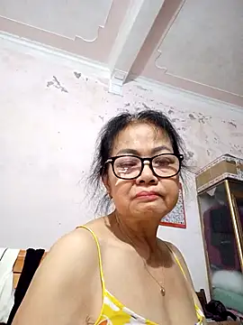 Snapshot of Hotestlove chatting on April 27, 2026, 1:09 pm Hotestlove online show from April 27, 2026, 1:09 pm