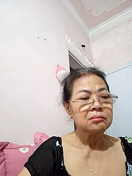 Snapshot of Hotestlove chatting on May 12, 2026, 10:27 pm Hotestlove online show from May 12, 2026, 10:27 pm
