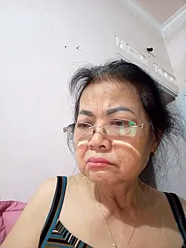 Snapshot of Hotestlove chatting on May 8, 2026, 9:51 pm Hotestlove online show from May 8, 2026, 9:51 pm