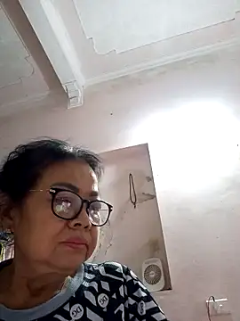Snapshot of Hotestlove chatting on May 6, 2026, 10:30 am Hotestlove online show from May 6, 2026, 10:30 am