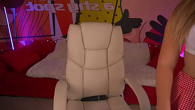 LiaBrazzerr online show from September 17, 2025, 6:48 am