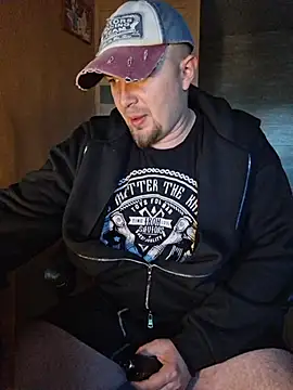 Foxyshaved online show from September 23, 2025, 4:41 am