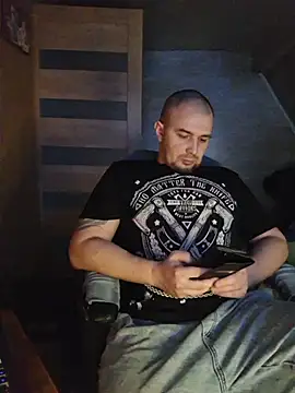 Snapshot of Foxyshaved chatting on February 17, 2026, 5:49 am Foxyshaved online show from February 17, 2026, 5:49 am