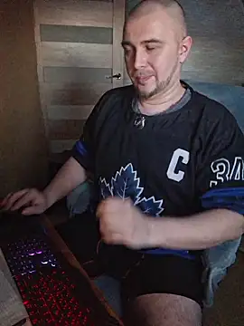 Snapshot of Foxyshaved chatting on February 3, 2026, 6:40 am Foxyshaved online show from February 3, 2026, 6:40 am