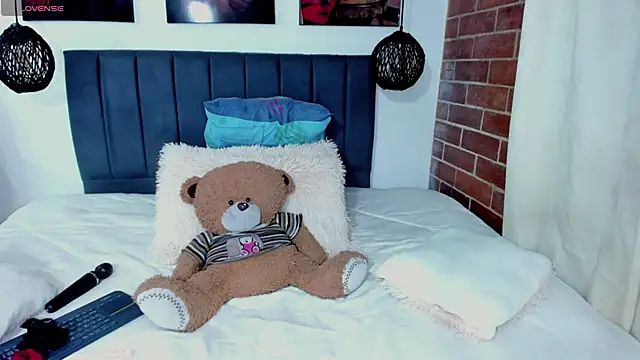 kyliejenner hot online show from April 7, 2026, 4:03 am