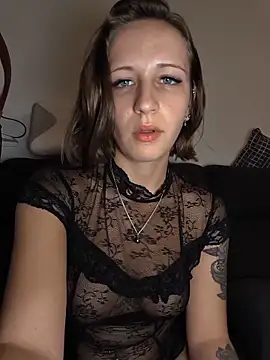 Snapshot of emma4xxx chatting on June 3, 2026, 8:46 pm emma4xxx online show from June 3, 2026, 8:46 pm