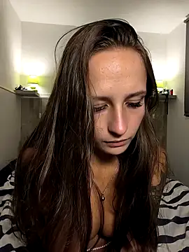 Snapshot of emma4xxx chatting on March 22, 2025, 8:04 pm emma4xxx online show from March 22, 2025, 8:04 pm