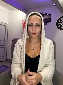 Snapshot of emma4xxx chatting on November 18, 2025, 8:23 pm emma4xxx online show from November 18, 2025, 8:23 pm