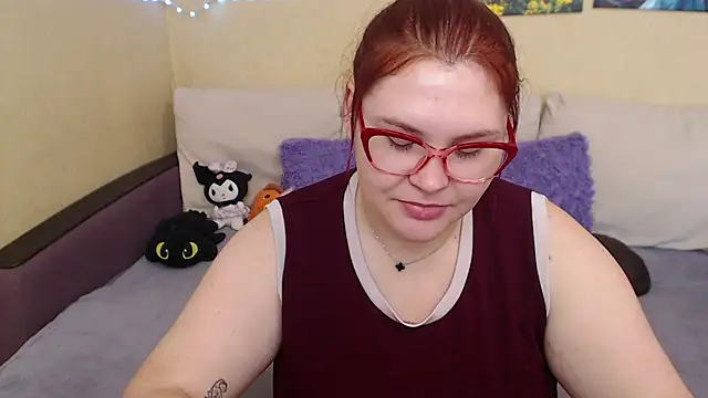 JuliaKeln online show from September 10, 2025, 2:27 pm