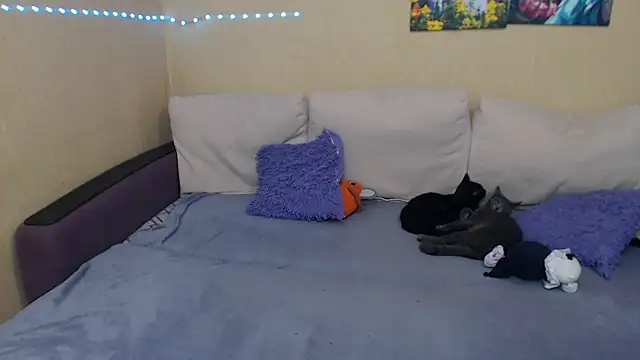 JuliaKeln online show from September 23, 2025, 3:41 pm