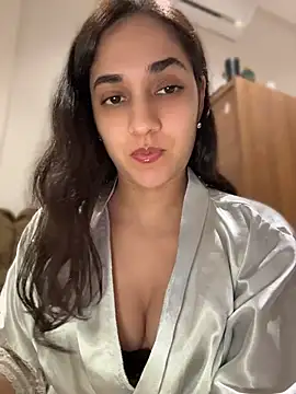 CuteeRose online show from August 3, 2026, 7:20 pm