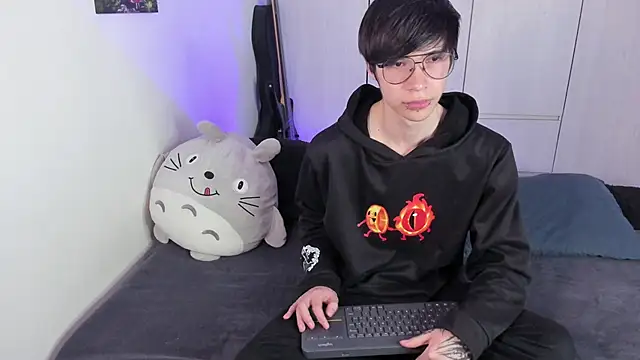 Aventure Twinks online show from February 6, 2025, 10:10 pm