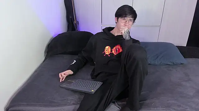 Aventure Twinks online show from February 7, 2025, 1:15 am