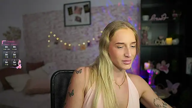 Nicolette  Shea  online show from March 7, 2025, 12:12 pm