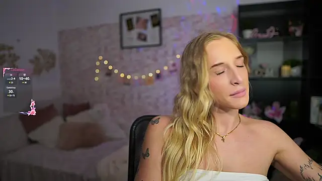 Nicolette  Shea  online show from February 27, 2025, 5:05 pm