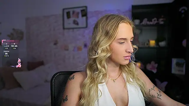 Nicolette  Shea  online show from March 21, 2025, 9:34 am