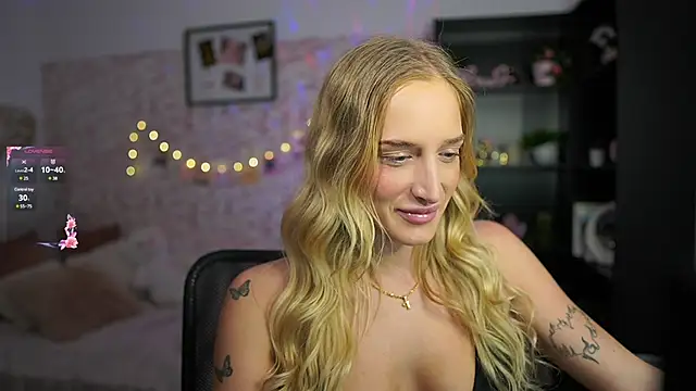 Nicolette  Shea  online show from February 19, 2025, 2:01 pm