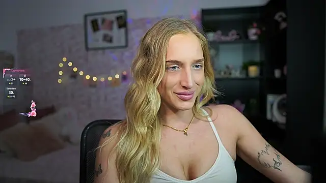 Nicolette  Shea  online show from February 18, 2025, 4:58 pm