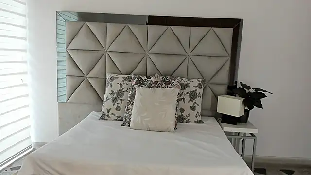 nina pons online show from September 12, 2025, 8:30 pm