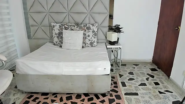 nina pons online show from October 1, 2025, 7:51 pm