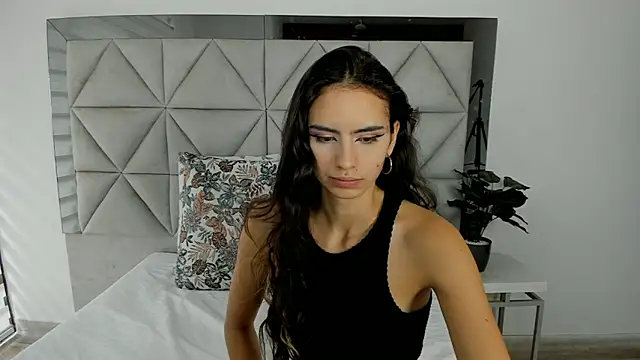 nina pons online show from February 21, 2025, 8:49 pm