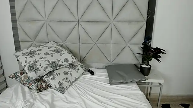 nina pons online show from March 14, 2025, 1:48 am