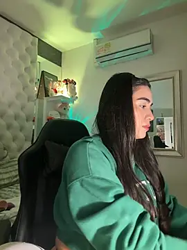 ZarahEvans online show from October 10, 2025, 7:58 pm