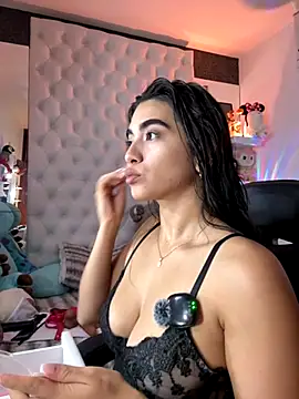 ZarahEvans online show from November 4, 2025, 7:28 pm