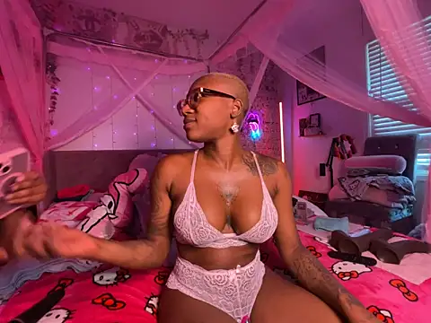 Snapshot of VixenCapri chatting on April 29, 2026, 3:16 pm VixenCapri online show from April 29, 2026, 3:16 pm