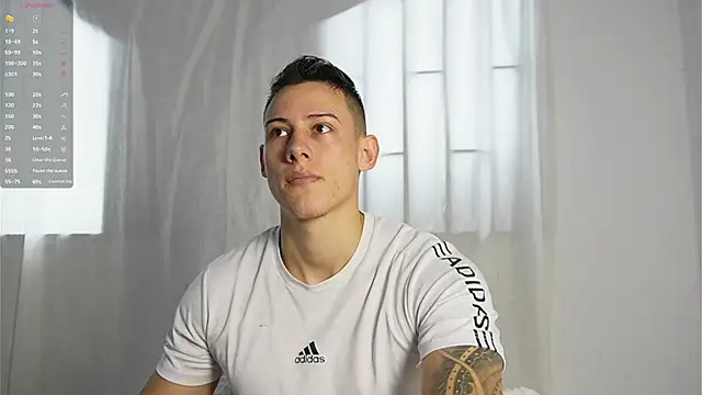 Snapshot of Muscle_King_Cum chatting on January 6, 2026, 3:05 pm Muscle King Cum online show from January 6, 2026, 3:05 pm