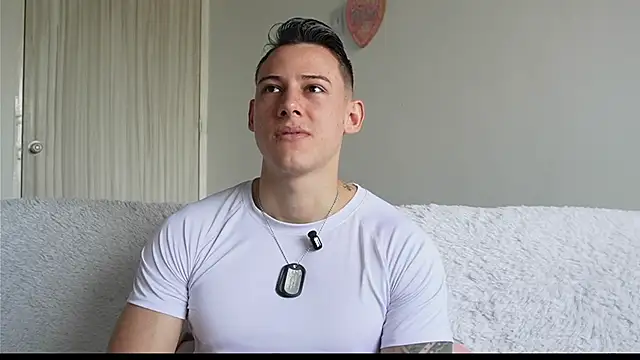 Muscle King Cum online show from May 9, 2026, 2:42 pm
