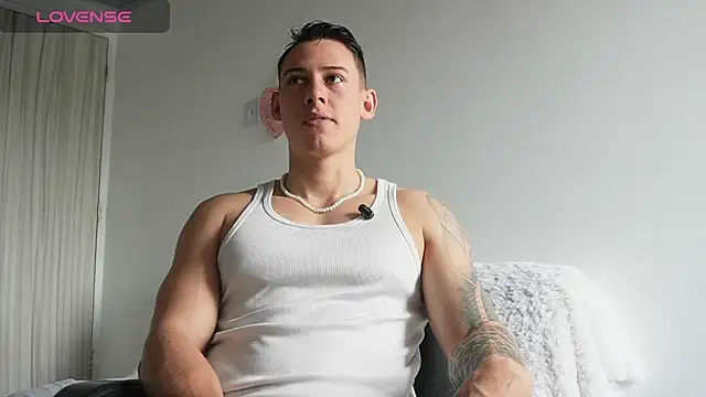 Muscle King Cum online show from May 19, 2026, 2:13 pm
