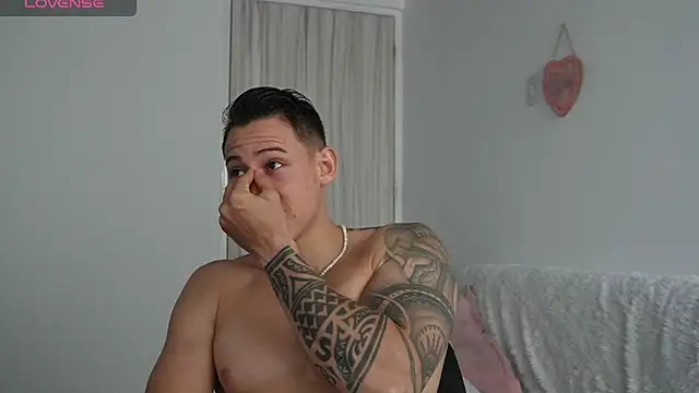 Muscle King Cum online show from May 25, 2026, 1:54 pm