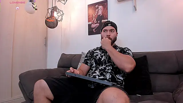 SebastianVilla  online show from October 8, 2025, 10:43 pm