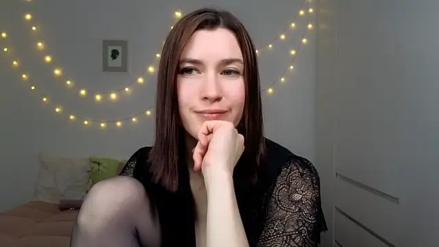 Snapshot of AliciaNewell chatting on June 9, 2026, 7:15 pm AliciaNewell online show from June 9, 2026, 7:15 pm