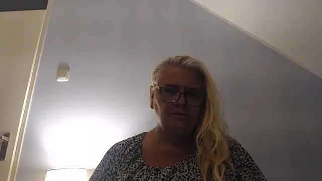hotladymoon online show from July 21, 2026, 8:43 pm