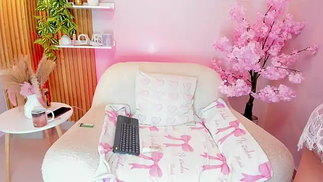 MrsFoucher online show from July 6, 2026, 10:12 pm